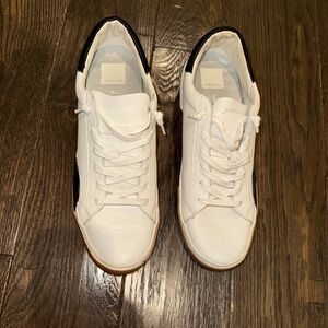DV by Dolce Vita Women’s White, Black and Silver Sneakers size 9